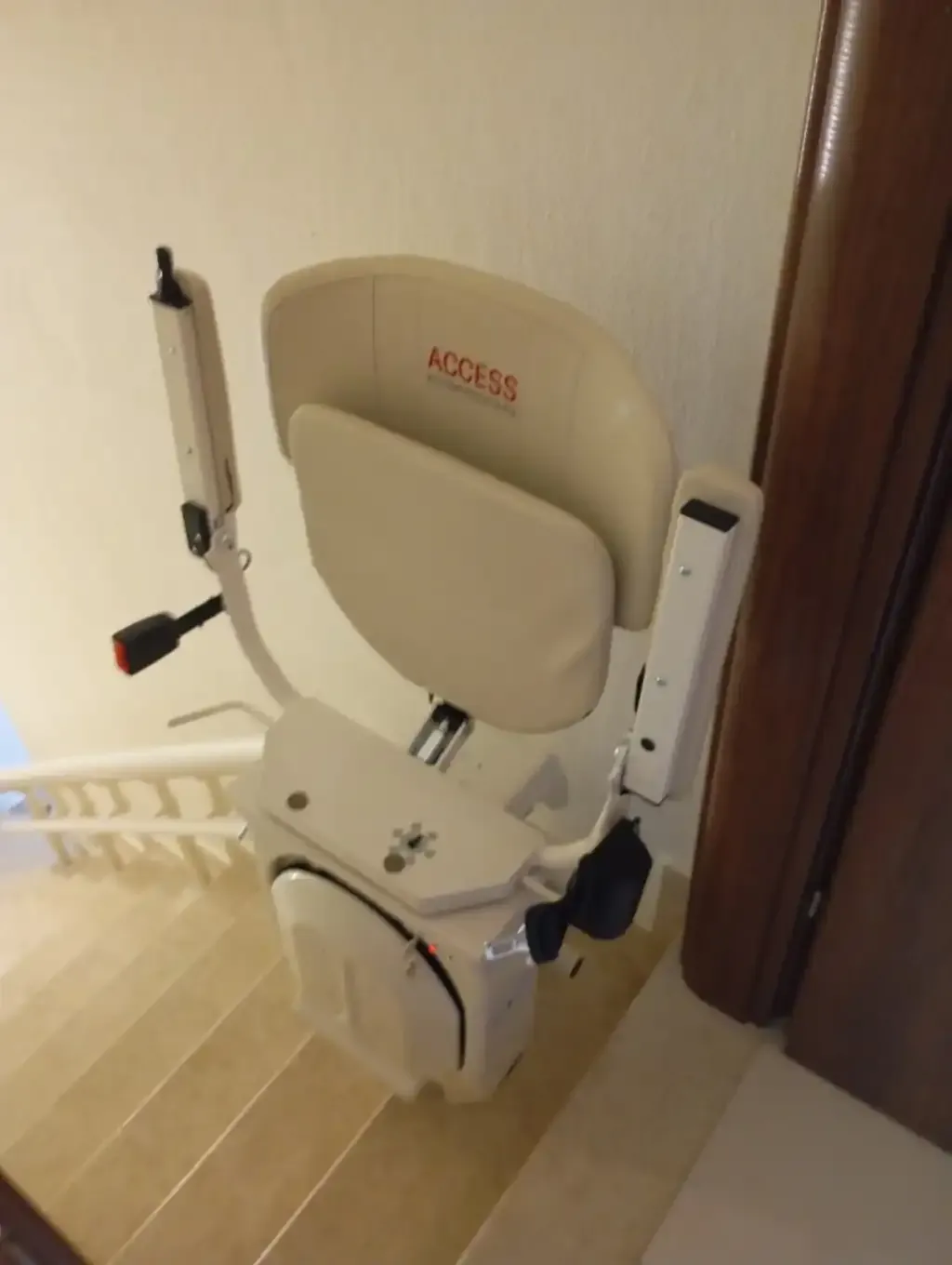 Εγκατάσταση Καρεκλάκι Σκάλας με Ενδιάμεση Γωνία στη Λάρισα | Πρόγραμμα Προσβασιμότητα κατ' οίκον