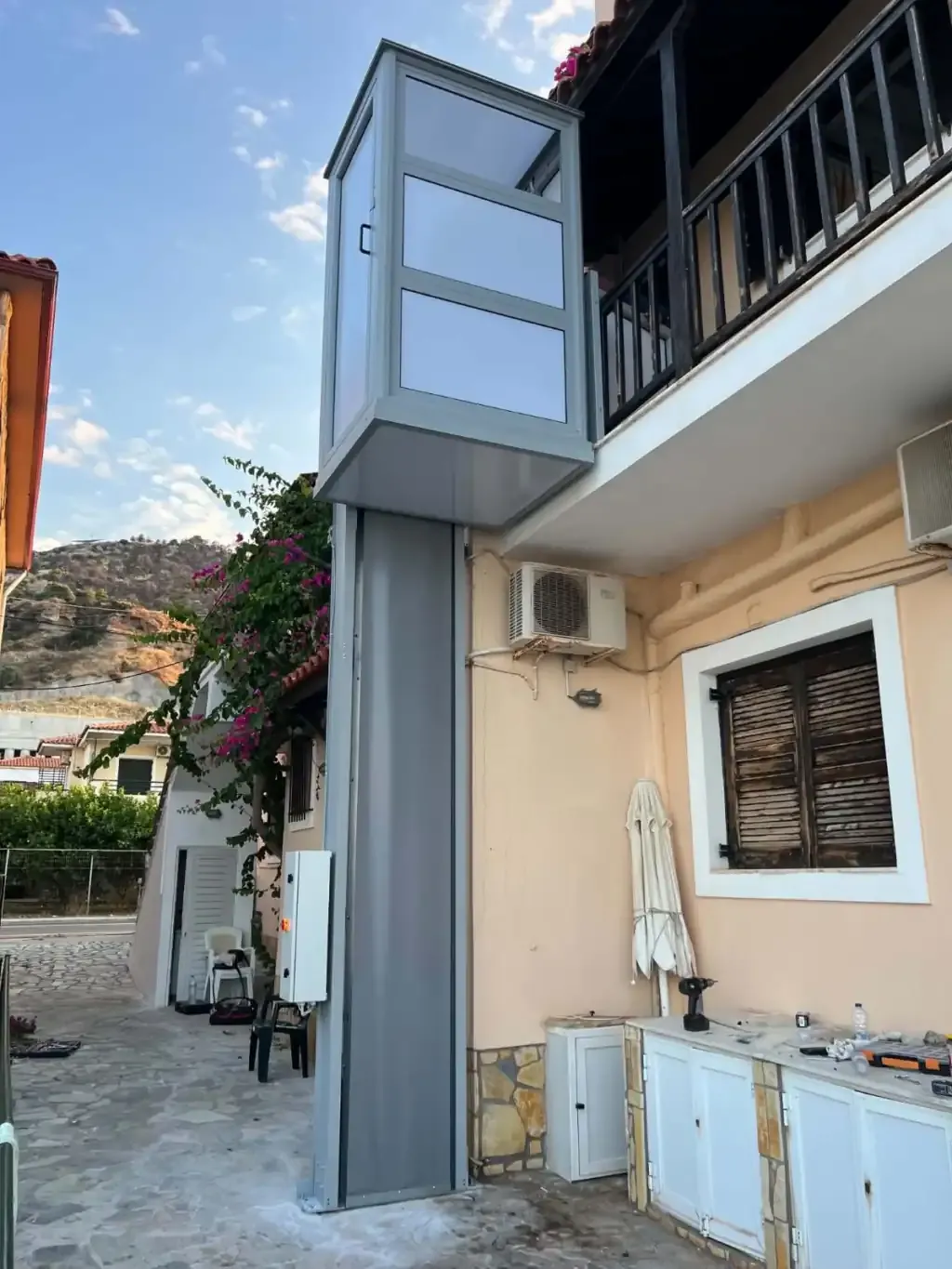 Εγκατάσταση Εξωτερικού Ασανσέρ «Ίκαρος» στη Λυγιά | Ηλεκτρική Κολόνα Ανύψωσης