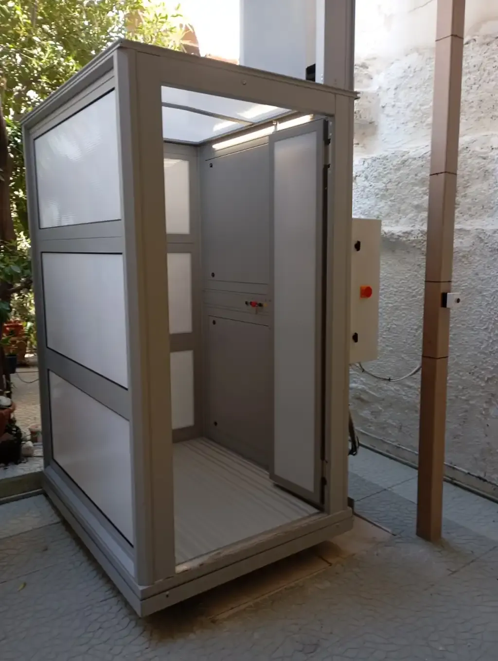 Εγκατάσταση Εξωτερικού Κάθετου Ανελκυστήρα ΑΜΕΑ στο Περιστέρι | Προσβασιμότητα κατ' οίκον