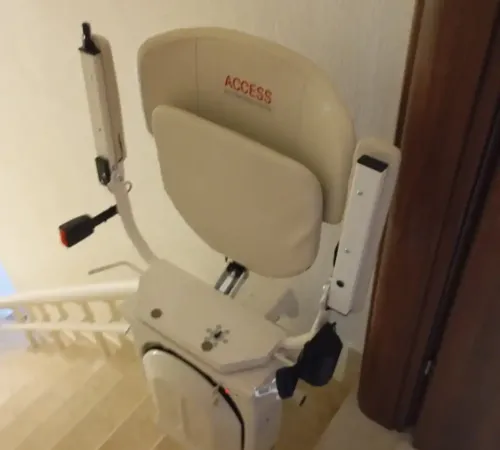 Εγκατάσταση Καρεκλάκι Σκάλας με Ενδιάμεση Γωνία στη Λάρισα | Πρόγραμμα Προσβασιμότητα κατ' οίκον