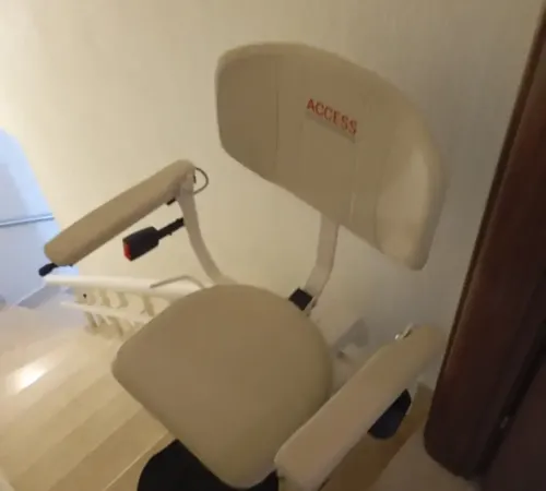 Εγκατάσταση Καρεκλάκι Σκάλας με Ενδιάμεση Γωνία στη Λάρισα | Πρόγραμμα Προσβασιμότητα κατ' οίκον