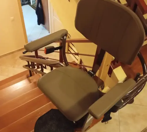 Εγκατάσταση Καρεκλάκι Σκάλας με Στροφές στη Σύρο | Πρόγραμμα Προσβασιμότητα κατ' οίκον