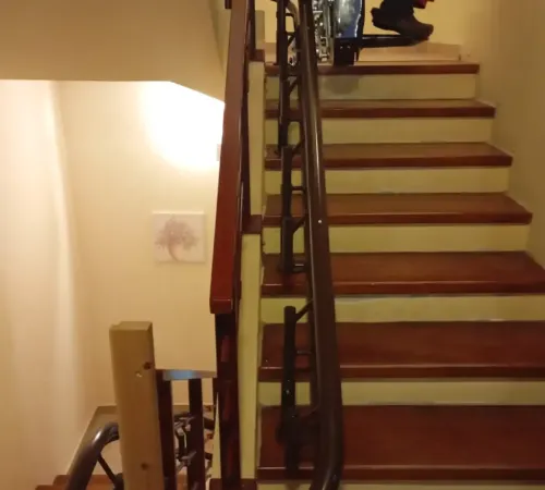 Εγκατάσταση Καρεκλάκι Σκάλας με Στροφές στη Σύρο | Πρόγραμμα Προσβασιμότητα κατ' οίκον