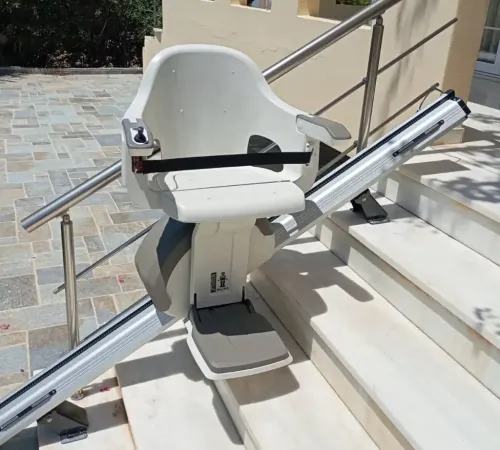 Εγκατάσταση Καρεκλάκι Σκάλας στο Πόρτο Ράφτη | Εξωτερική Ευθεία Σκάλα